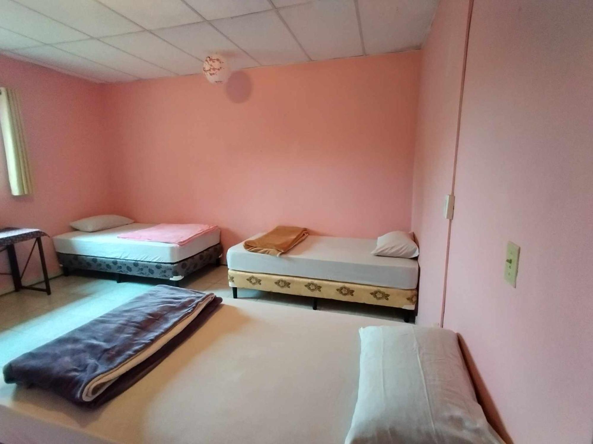Agartha Mountain Retreat Hostel Букет Екстериор снимка